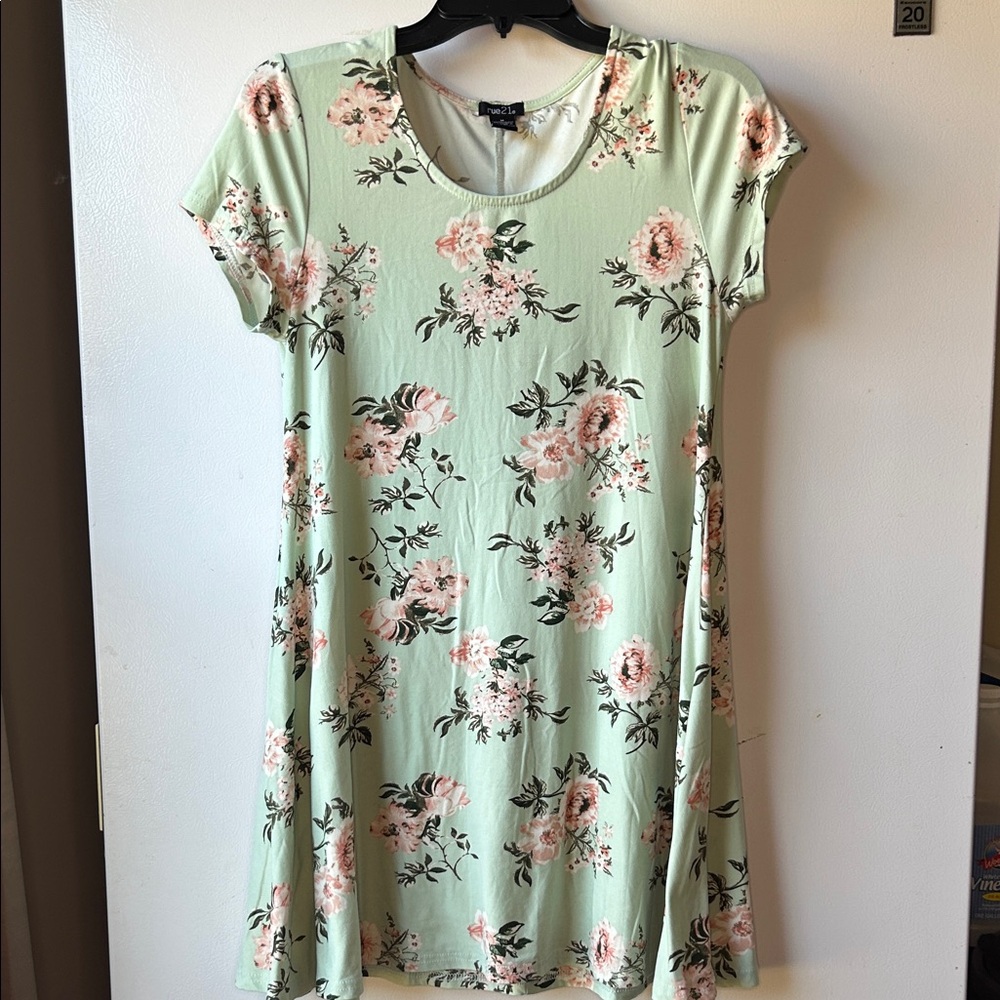 Rue21 Mint and Pink Floral Top
